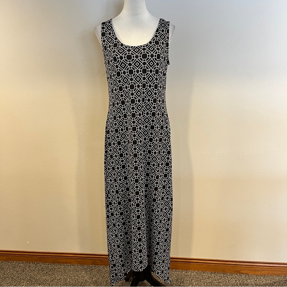 Nina Leonard Black & White Geometric sleeveless stretchy Maxi Dress size medium